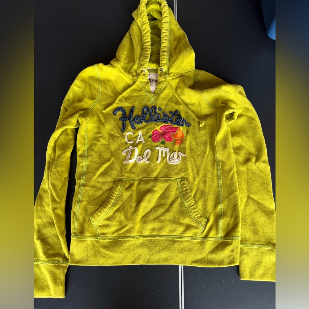 Hollister Vibrant Green Pullover